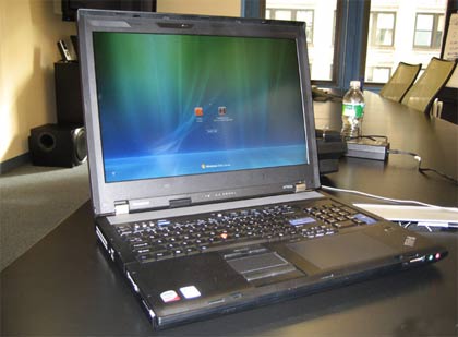 Laptop 2 màn hình của Lenovo