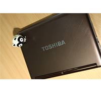 Toshiba NB305: Netbook cho dân sành điệu.