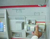 Những độc chiêu ăn trộm tiền từ máy ATM